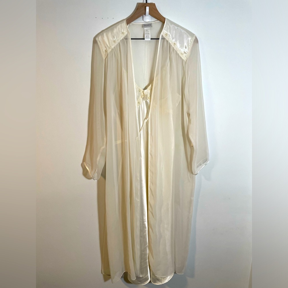 VTG Delicates White Peignoir Set Pearl & Lace Details Medium Bridal Nightgown